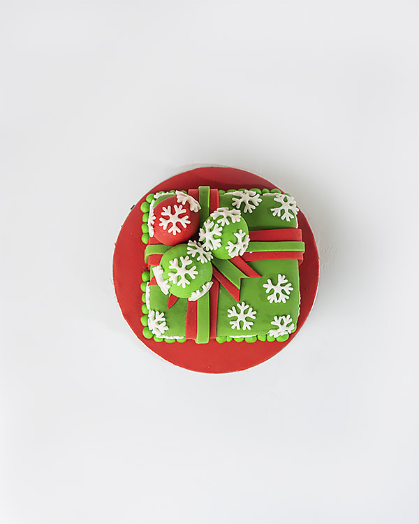 Christmas Gift Theme Cake by NJD view 5