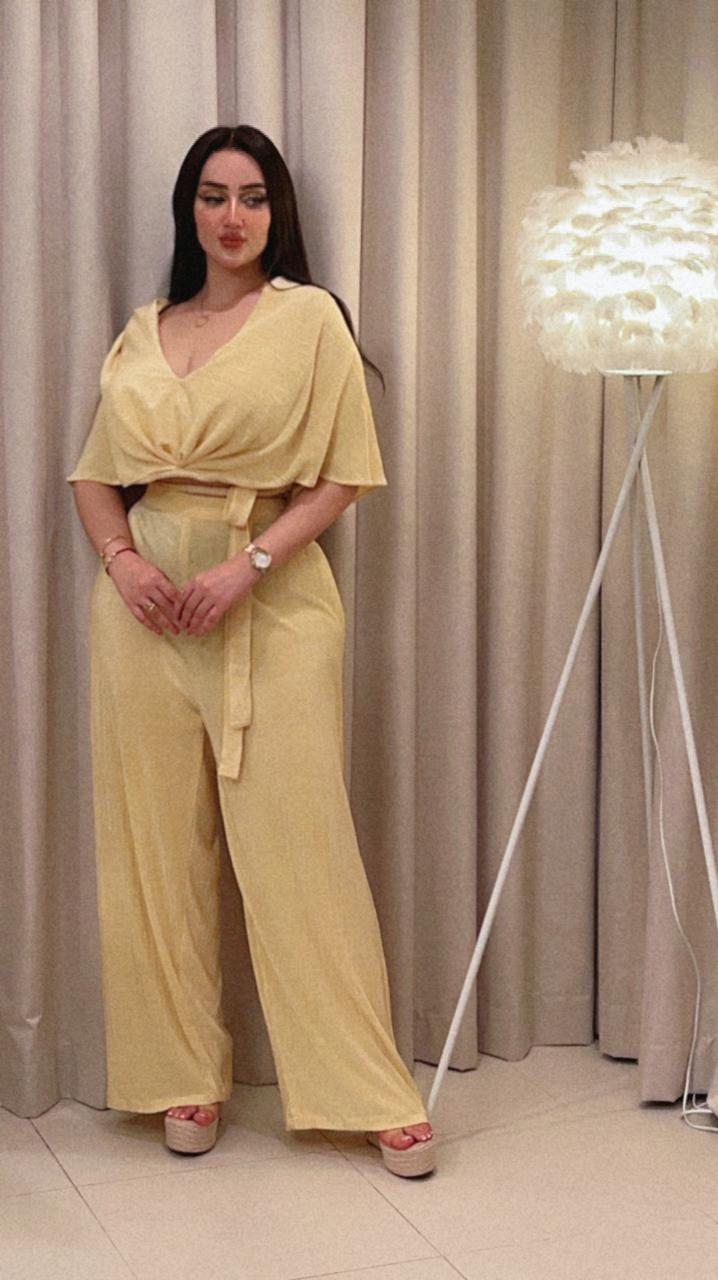 Short blouse and trousers view 4