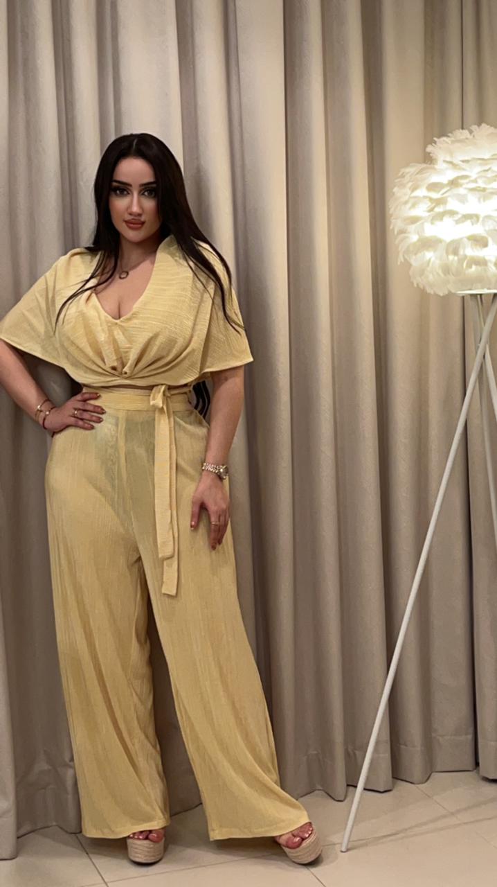 Short blouse and trousers view 5