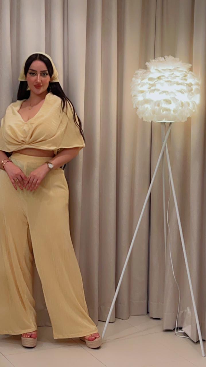 Short blouse and trousers view 6