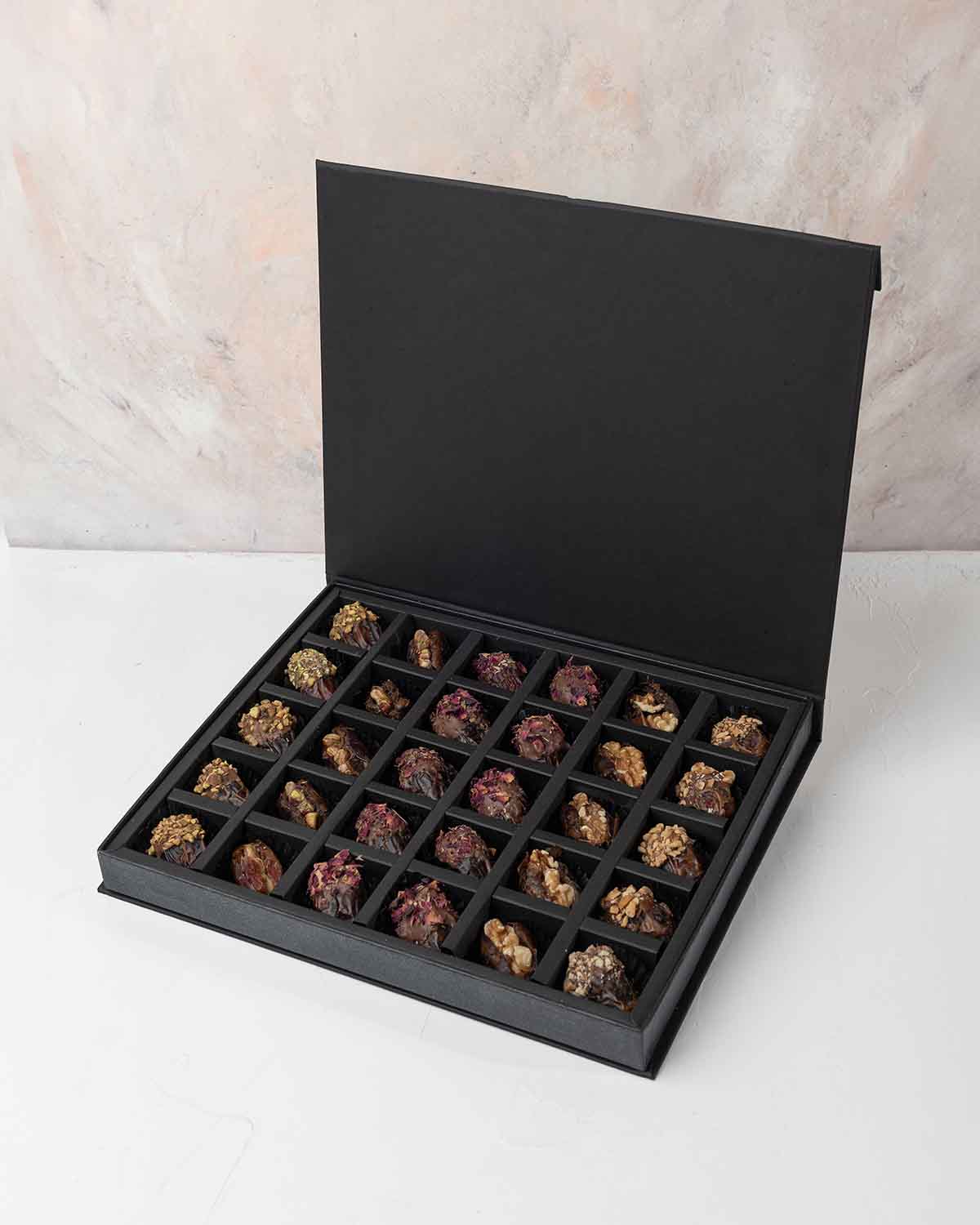 Premium Majdoul Dates Gift Box by NJD view 4