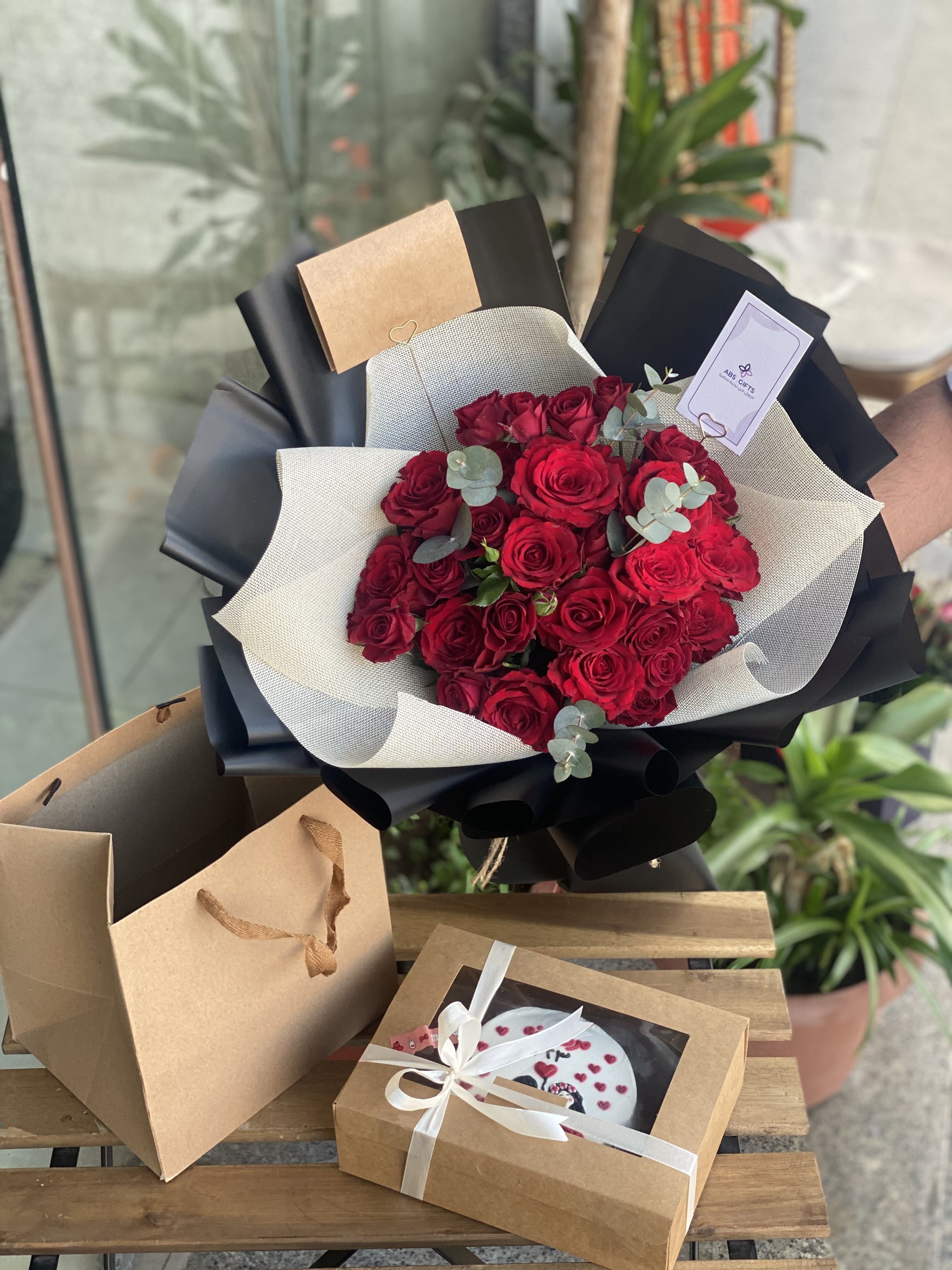 Rose bouquet with cake2 view 6