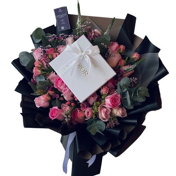 Bouquet of flowers with accessories5 view 1