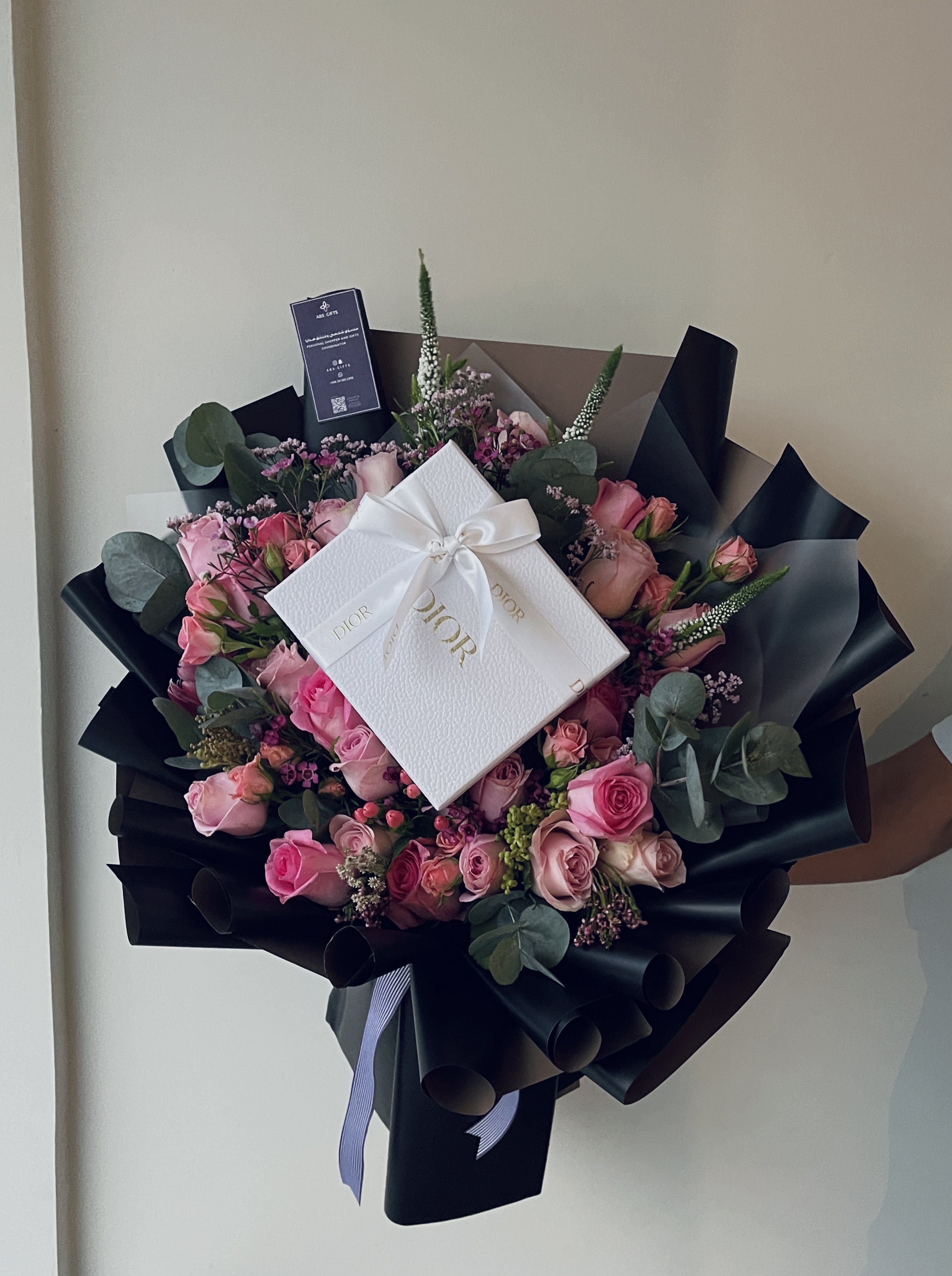 Bouquet of flowers with accessories5 view 4