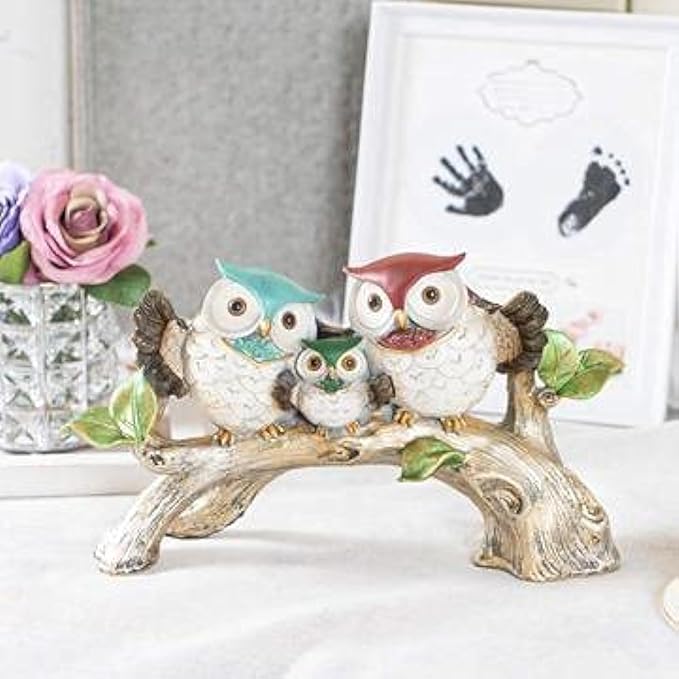 Family owl decorative statue view 4