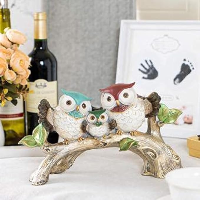 Family owl decorative statue view 5