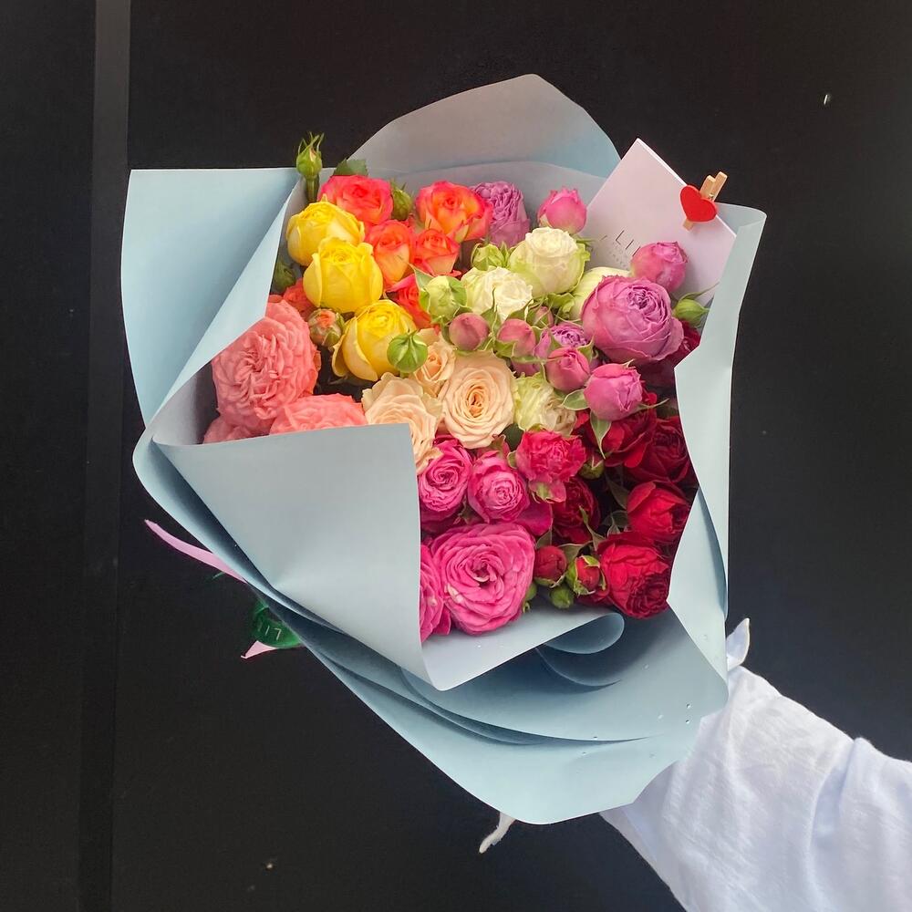 Bouquet of Peony spray roses (M) view 4