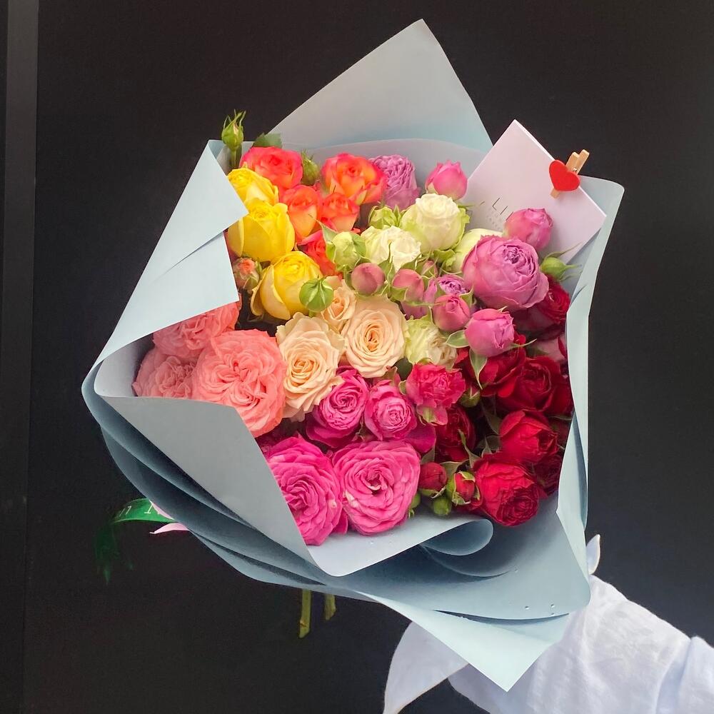 Bouquet of Peony spray roses (M) view 5