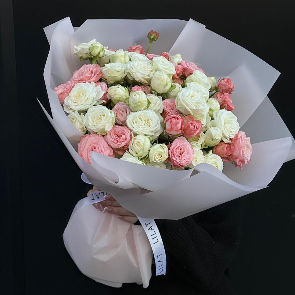 001 Bouquet of Spray Roses view 7