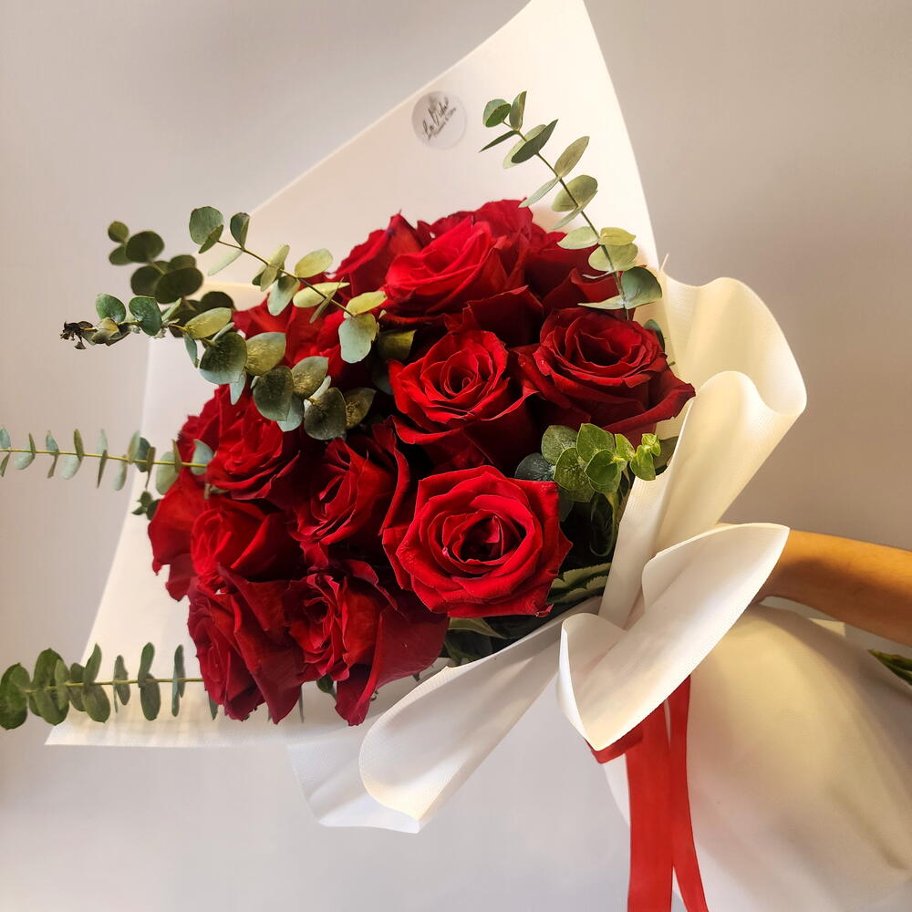 Beautiful Red Roses Flowers Bouquet view 4