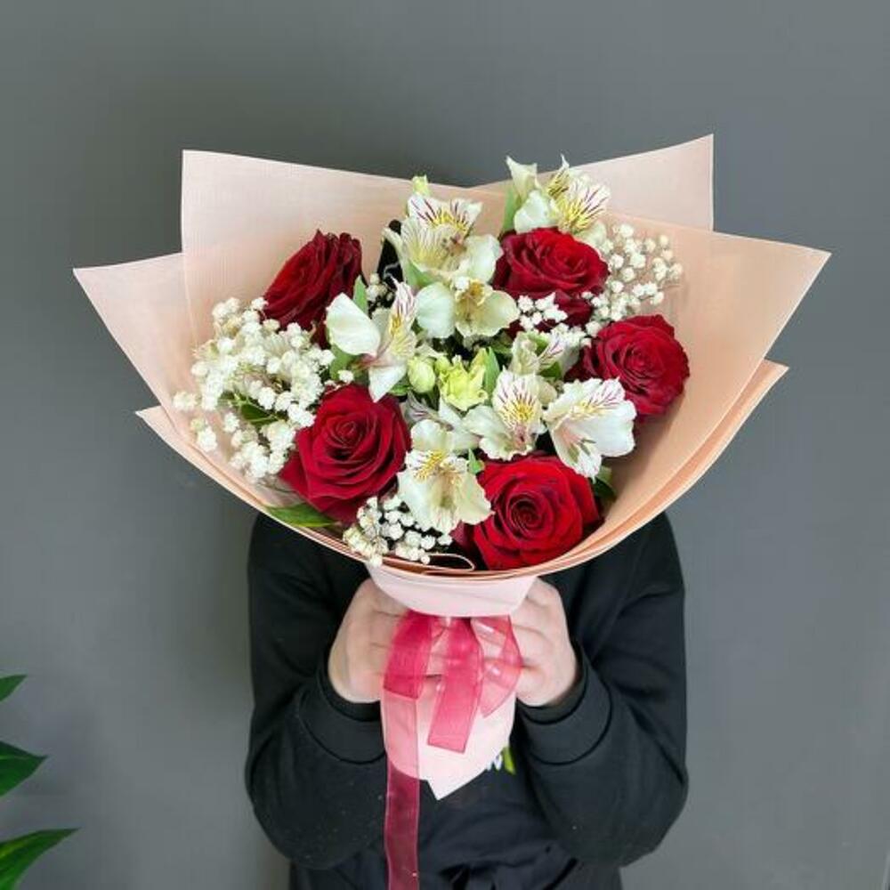Red Roses flowers and White Alstroemeria view 4