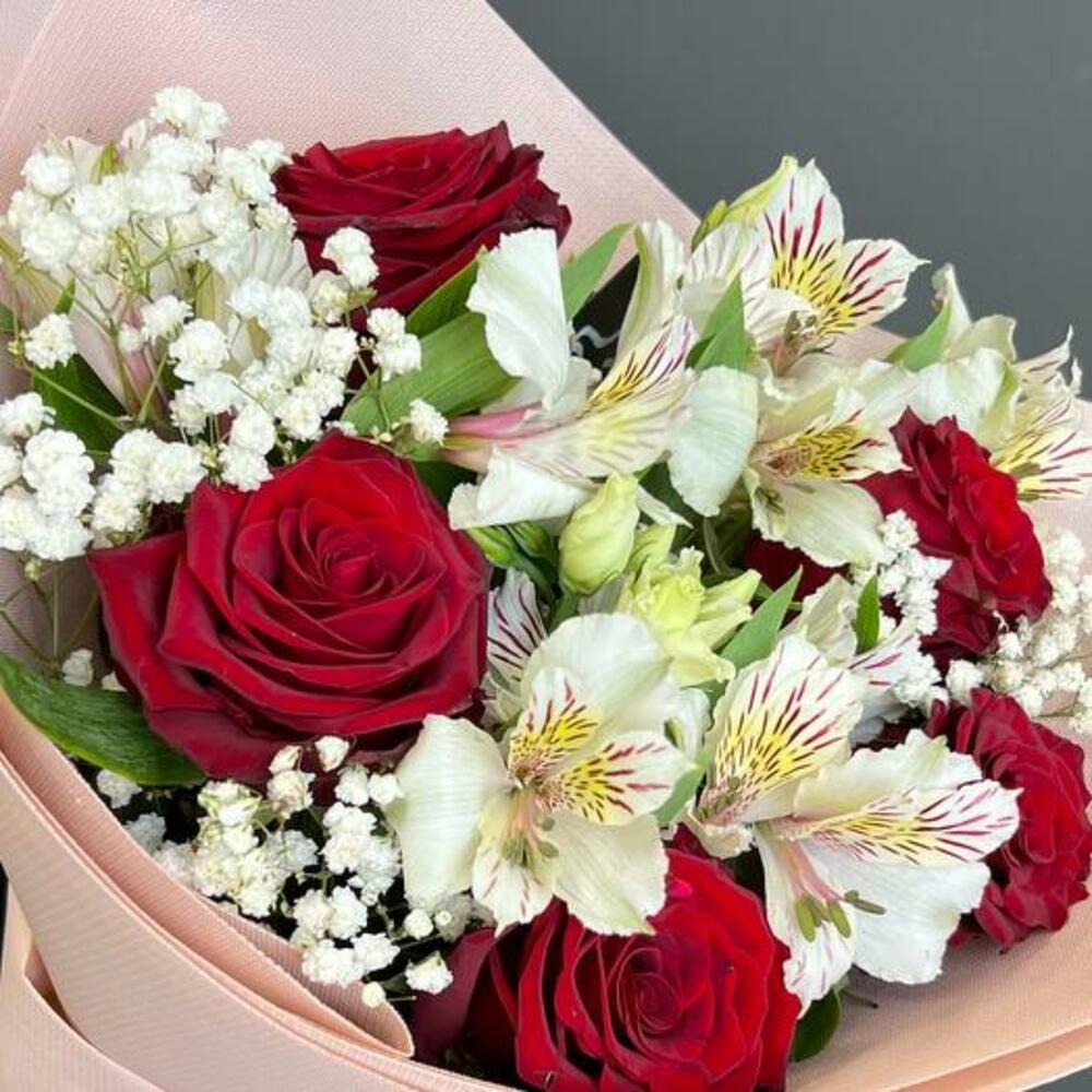 Red Roses flowers and White Alstroemeria view 5