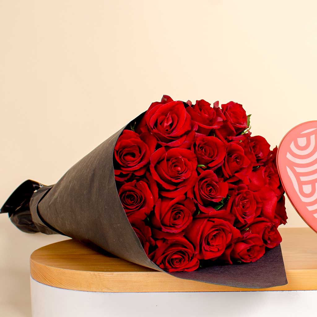Patchi Tin Box of 22 Pieces | Romantic Hand Bouquet 20 Flowers view 5