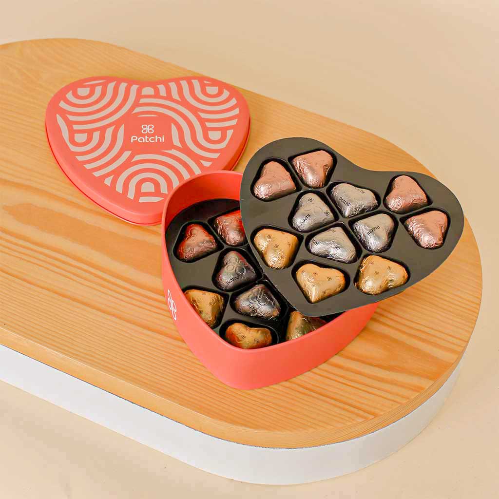 Patchi Tin Box of 22 Pieces | Romantic Hand Bouquet 20 Flowers view 4