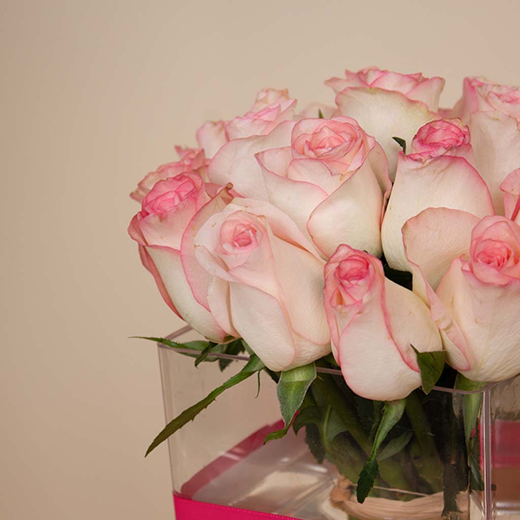 Patchi Premium Box (940g) & 15 Roses Gift view 4
