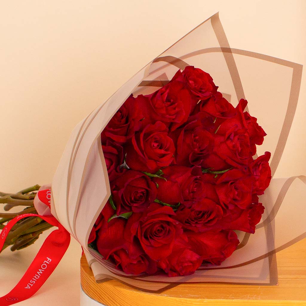 Voila Chocolate Cake & Red Roses Bouquet view 4