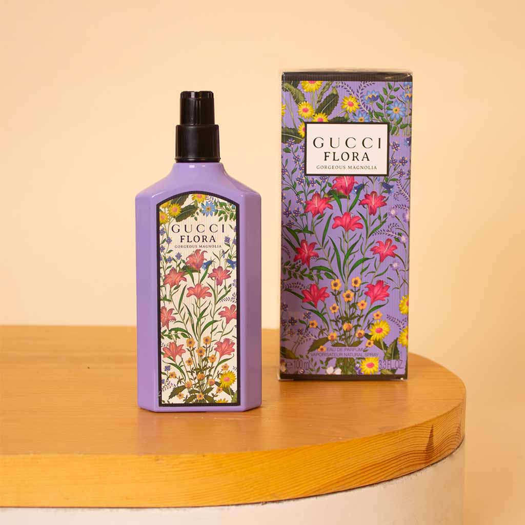 Gucci Flora Gorgeous Magnolia For Her EDP 100ml & 15 Red Roses Bouquet view 5