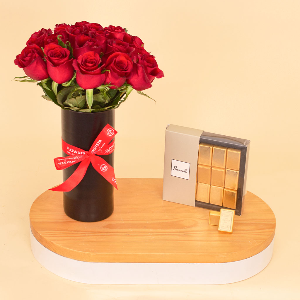 Passionelle Gold Ingot Box And Red Roses Vase view 4