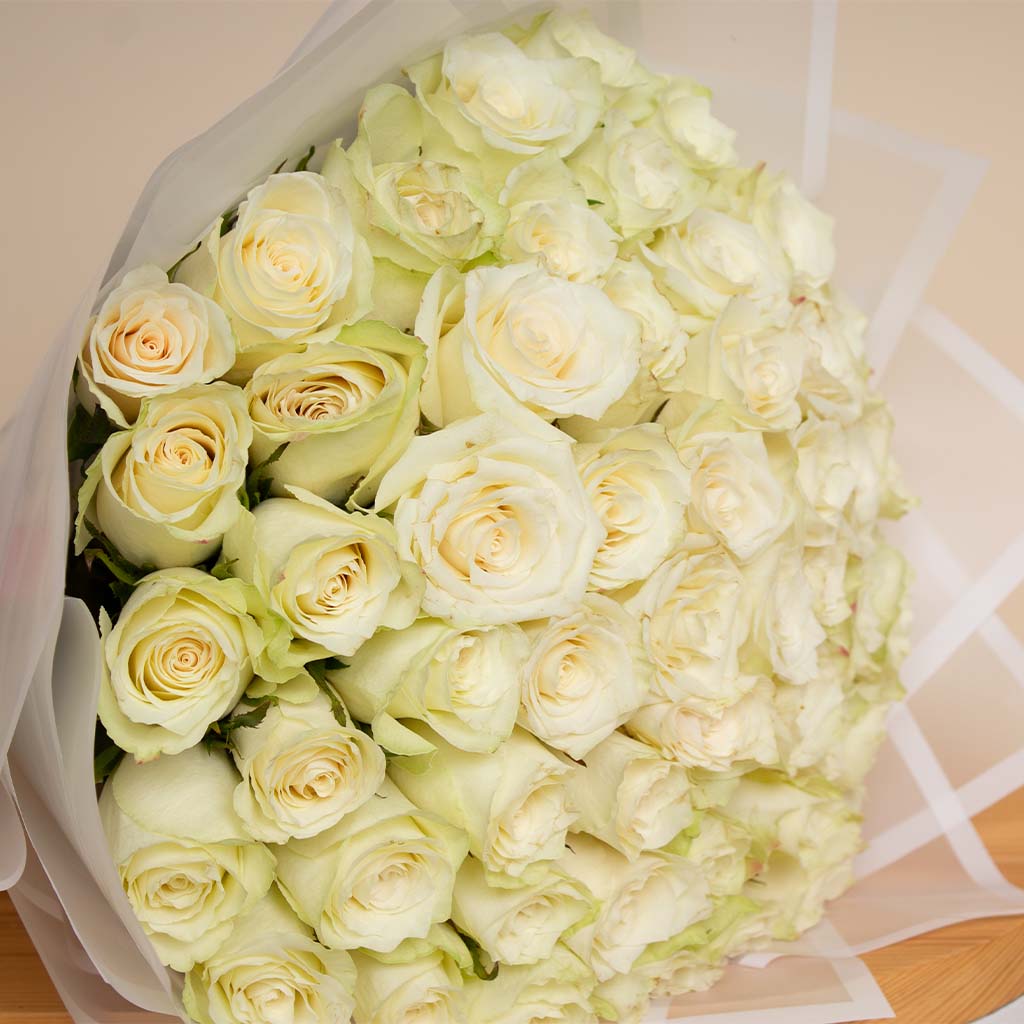 50 white roses view 4