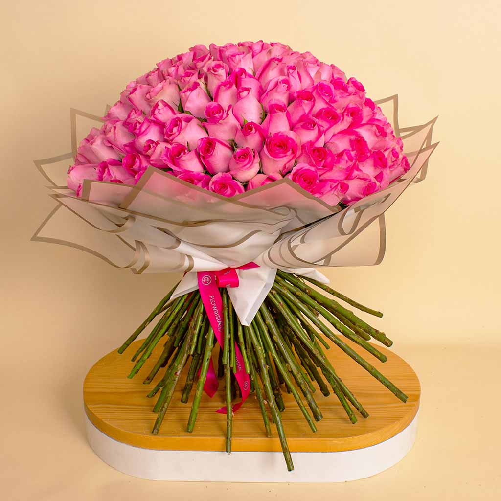 100 Pink Roses bouquet view 1
