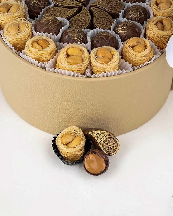 Ramadan Hamper with Esch Cashew and Chocolates 1 view 7