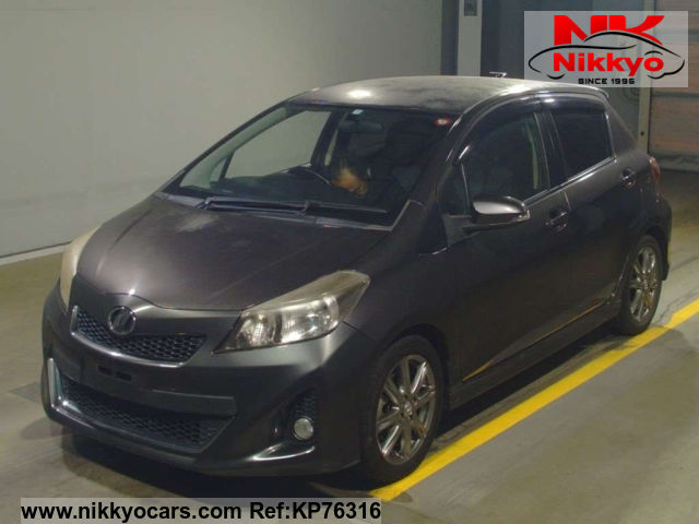 Тойота Витц на Английском