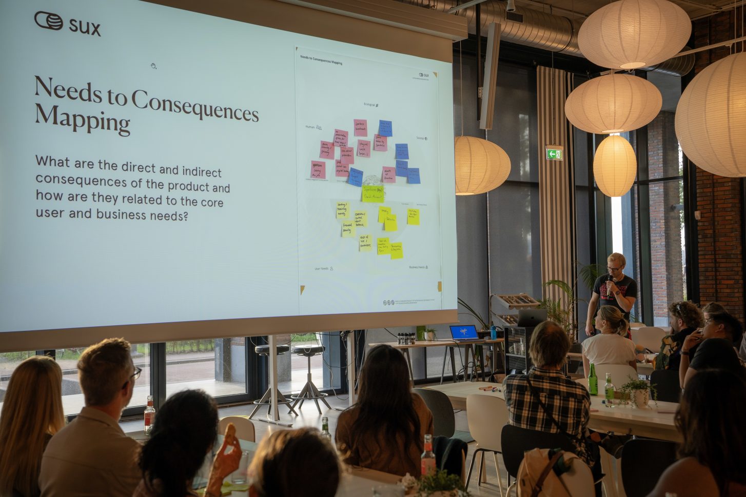 Foto von Thorsten Jonas spricht während eines Workshops