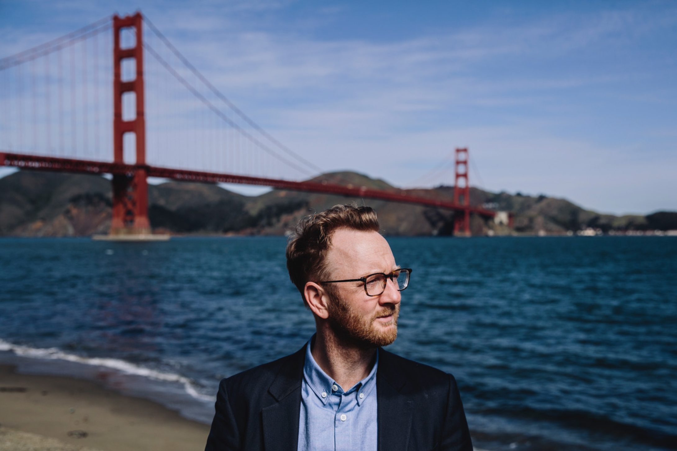 Foto von Thomas Schulz vor der Golden Gate Bridge in San Francisco