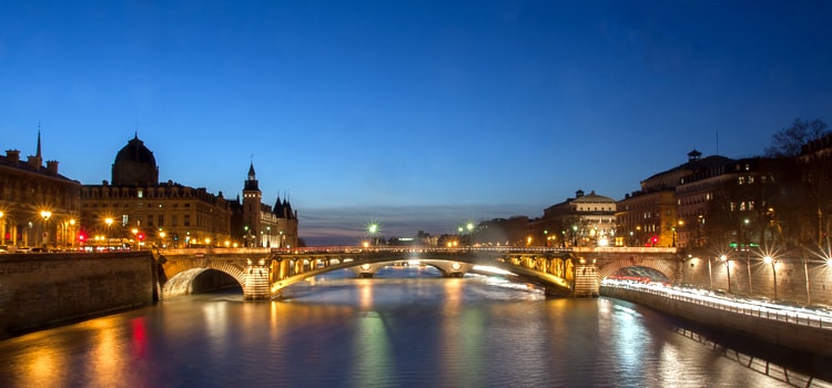 Captivating-look-of-seine-river-lighted-france-look
