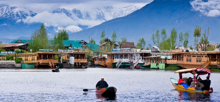 Dal-Lake-Kashmir-by-Nirvana-Trip