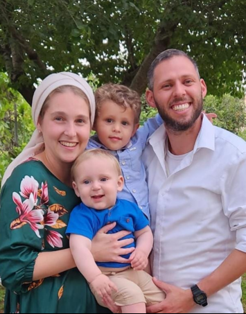 headshot of Yonatan and Eliana Himelstein