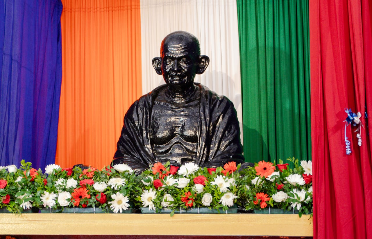 gandi statue
