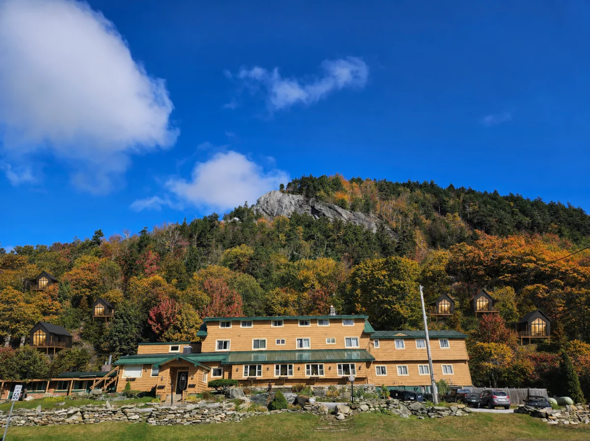 The Inn at Long Trail below the cliffs on Route 4