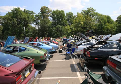 Z Cars backed up to each other with many S30's and Z31 300ZX's