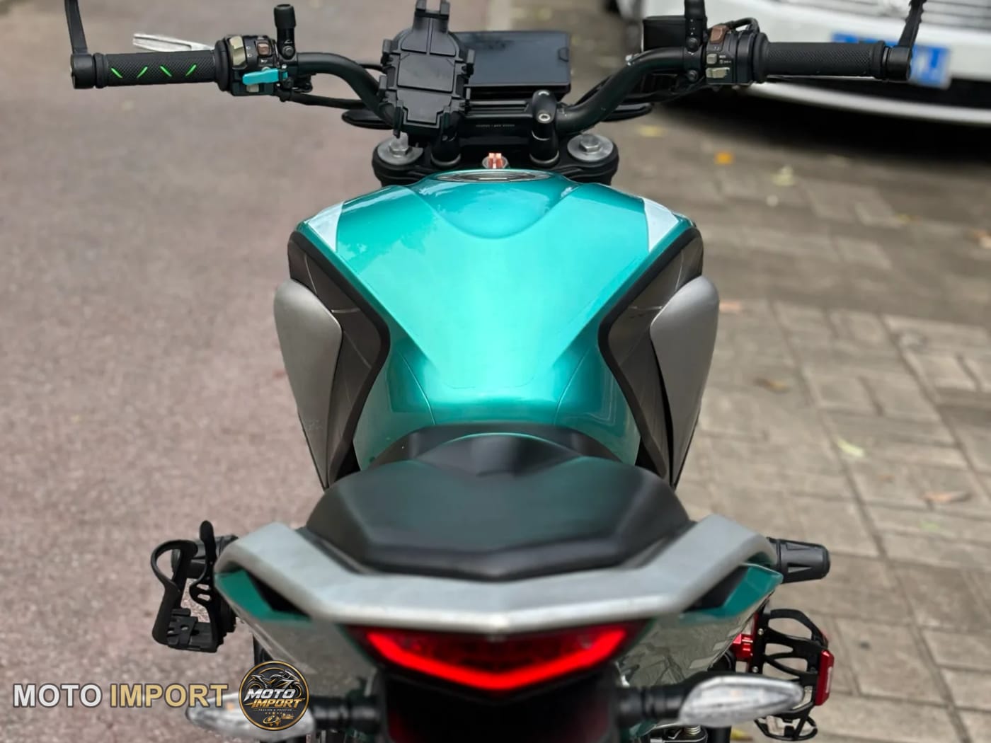 Kove 321R 2021 - Selle et commandes