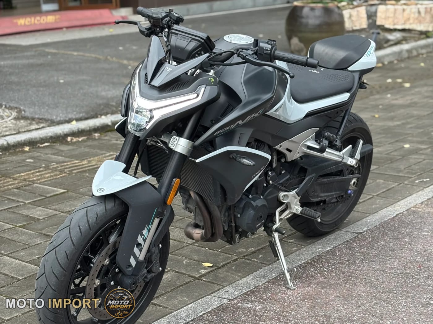 CFMoto 800NK 2026 - 3/4 avant droit