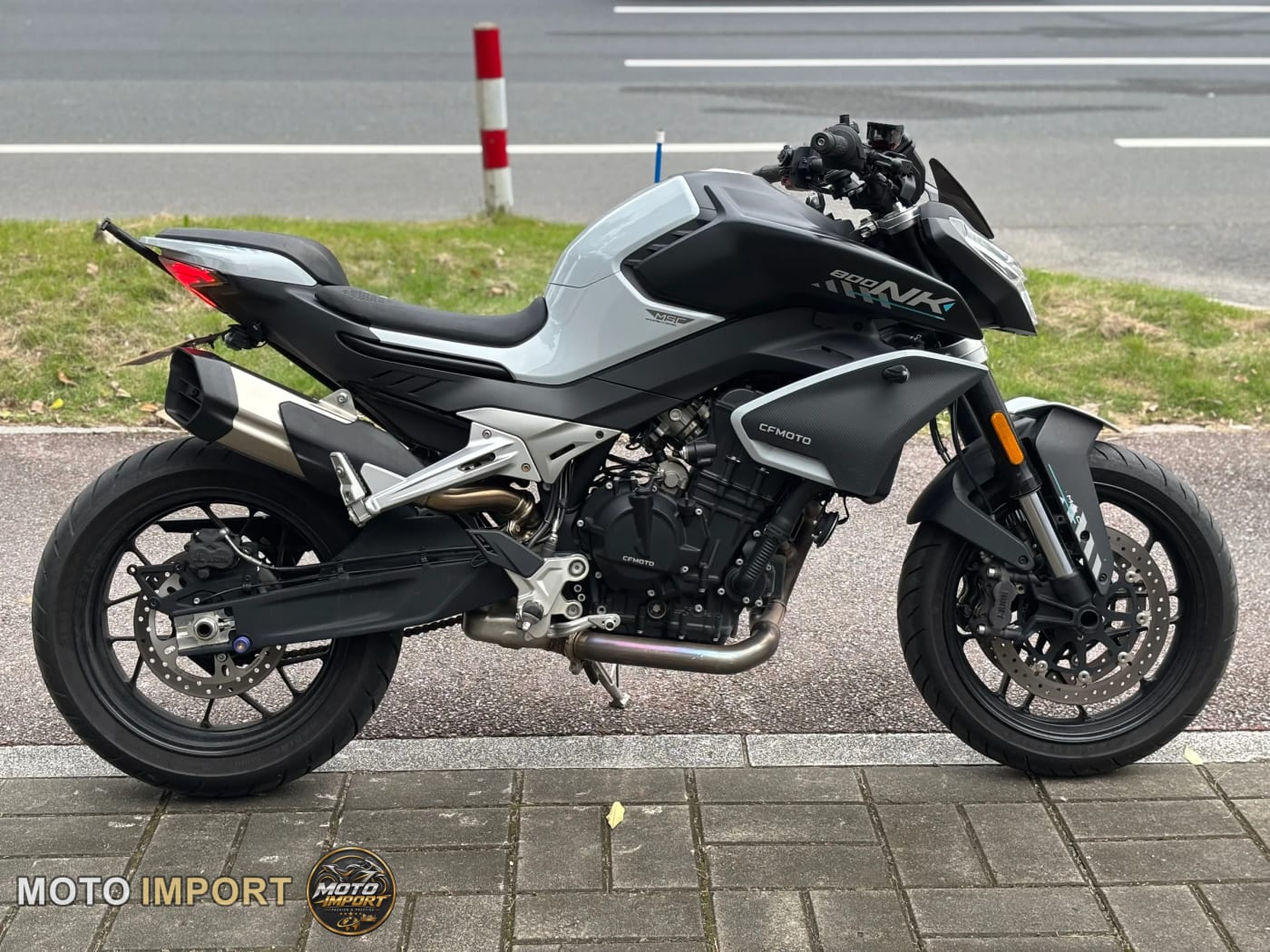 CFMoto 800NK 2026 - Profil droit