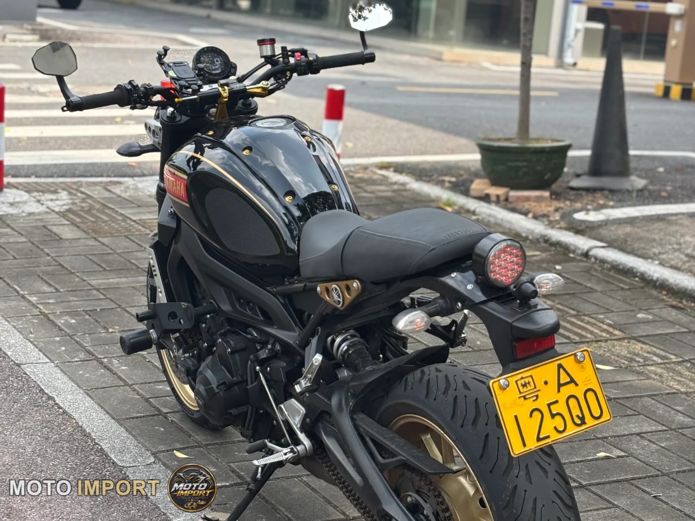 Yamaha XSR900 2022 - 3/4 arrière gauche