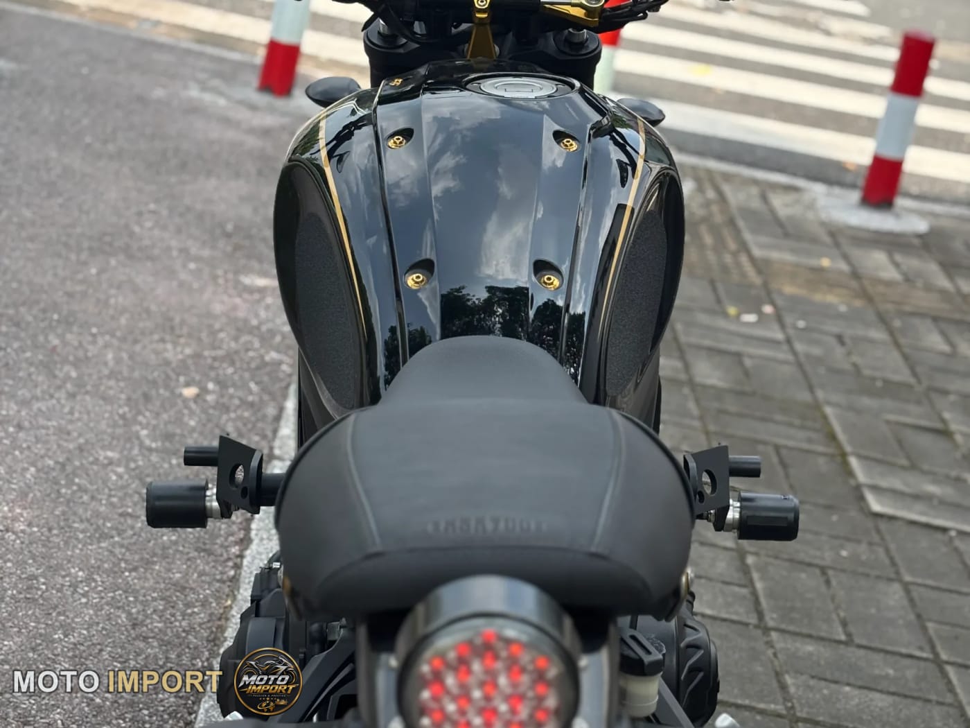 Yamaha XSR900 2022 - Selle et commandes