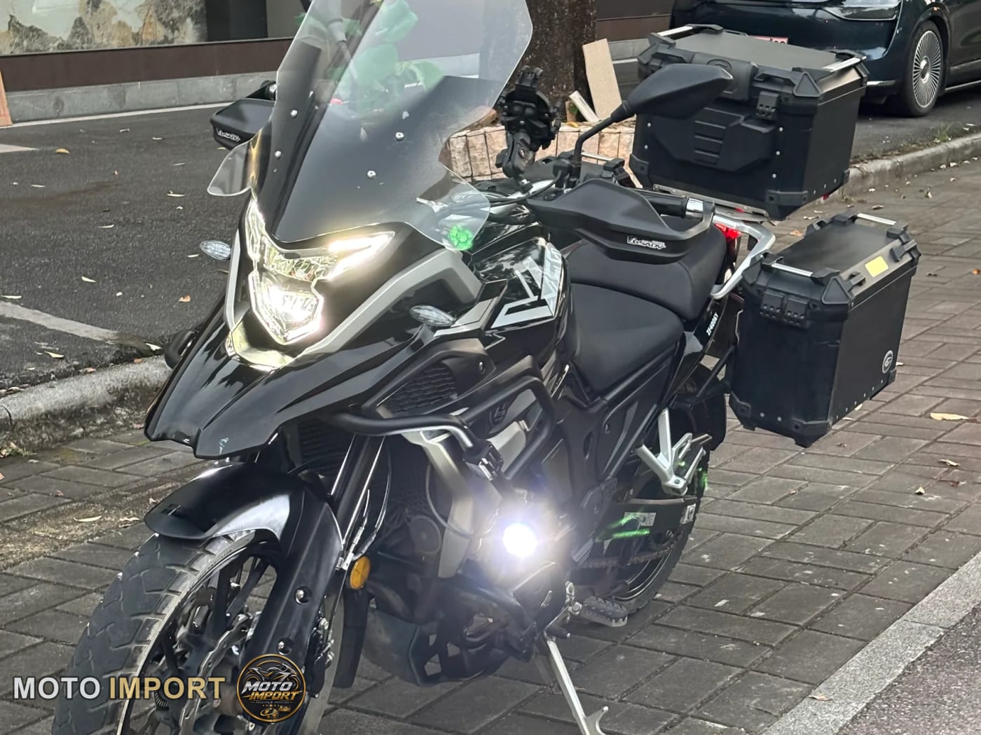 Kove 400X Trois valises 2020 - 3/4 avant droit