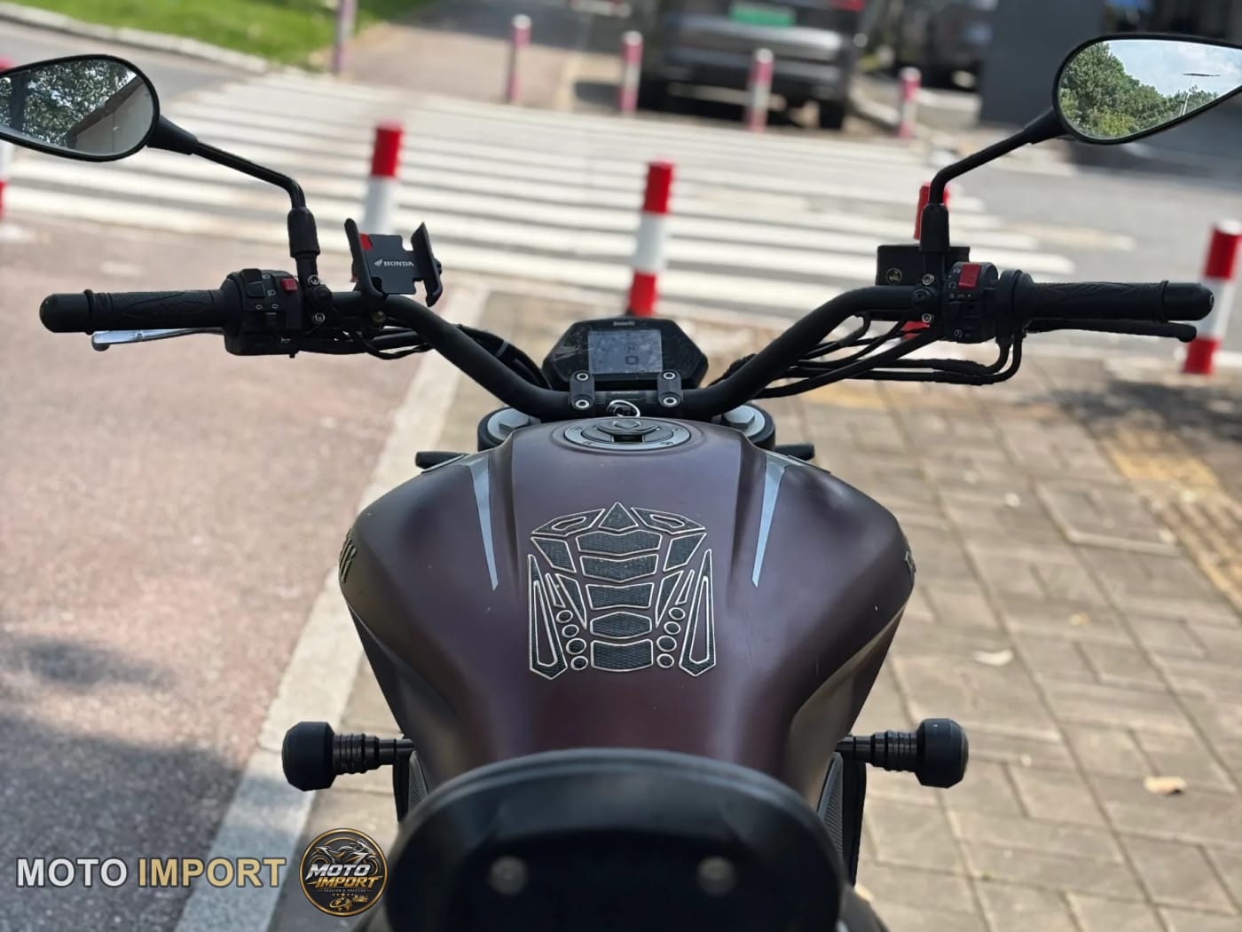 Benelli 502C 2019 - Selle et commandes