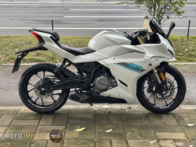 CFMoto 250SR Fun 2023 - Profil droit
