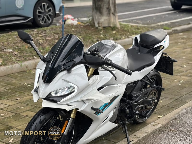 CFMoto 250SR Fun 2023 - 3/4 avant droit