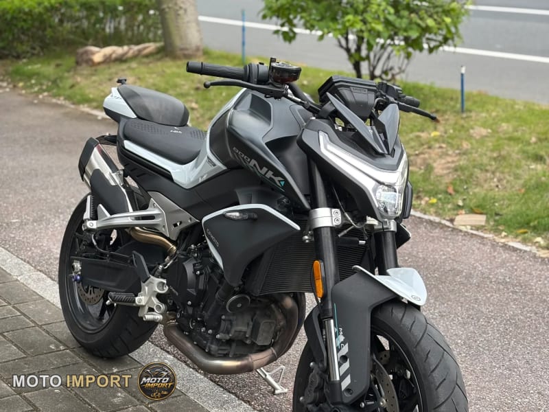 CFMoto 800NK 2026 - 3/4 avant droit