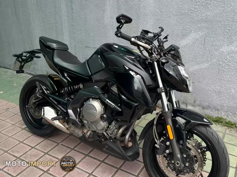CFMoto 650NK 2020 - 3/4 avant droit