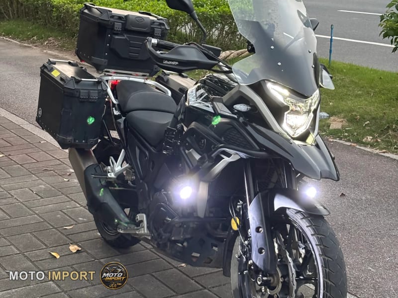 Kove 400X Trois valises 2020 - 3/4 avant droit