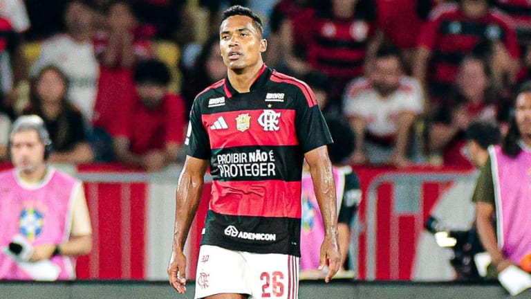 Ex-árbitro analisa lance polêmico e valida atuação da arbitragem no Fla Flu