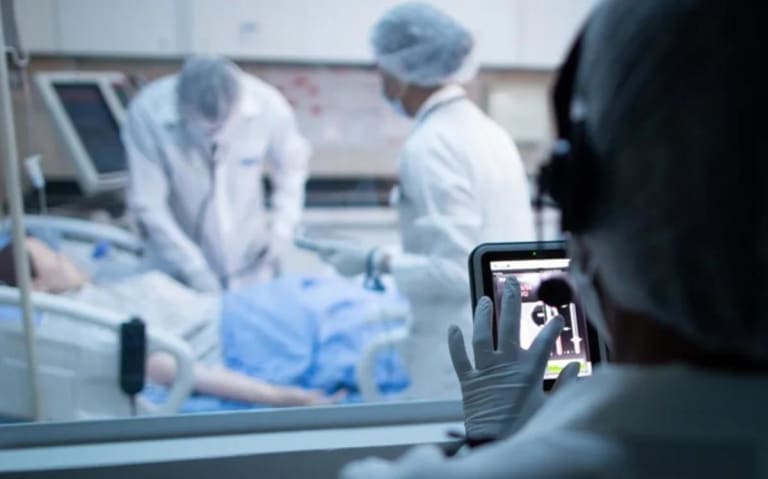 Fim da escala 6x1 deve elevar custos operacionais de hospitais em 10 por cento