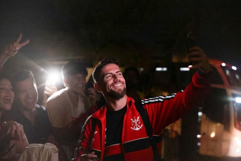 Flamengo enfrenta o Bahia em Salvador para retomar a liderança do Brasileirão