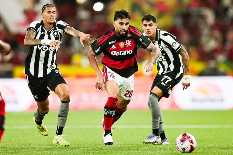 Lucas Paquetá atinge 13 gols e vive temporada mais artilheira da carreira no Flamengo